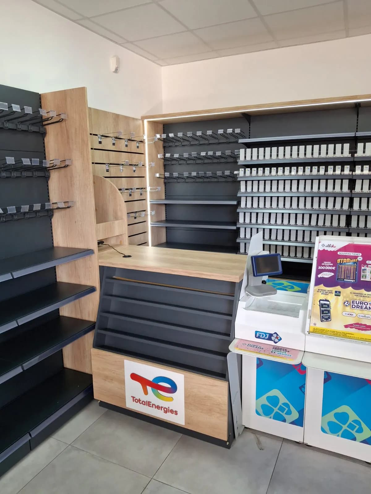 Total / Tabac — Aoste